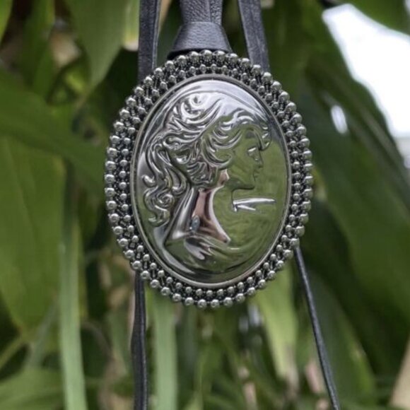 Coach Cameo Necklace Leather Strap with Coach Signature Buckle UNIQUE - Picture 3 of 8